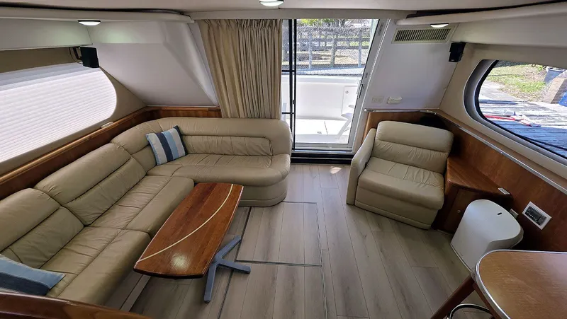 Slide: The Image of Salon Aft - 16