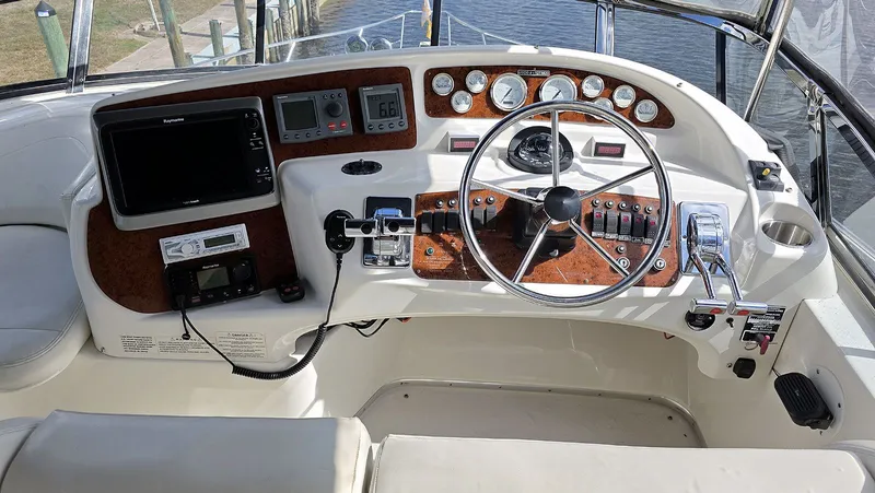 Slide: The Image of Flybridge Helm - 33