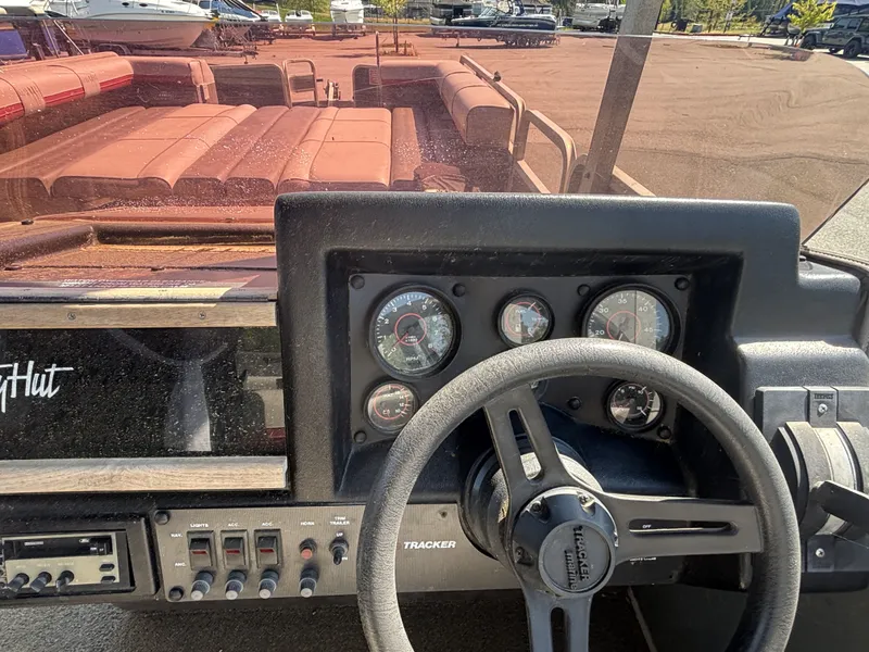 Slide: The Image of Dashboard of a 1990 Sun Tracker Party Hut 28 boat. - 18