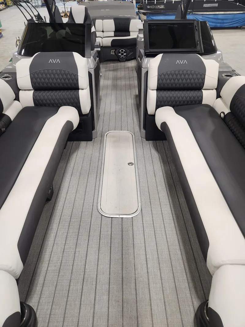 Slide: The Image of Avalon Excalibur LTD Elite Windshield - 27 FT w/ 425HP V10 Mercury! 2026 - 7