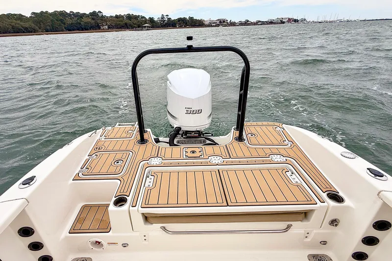 Slide: The Image of 2020 NauticStar 251 Hybrid boat with Yamaha 300 engine on water. - 16