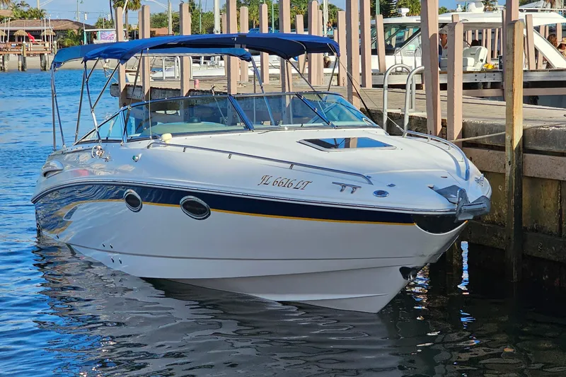 The Image of Chaparral 285 SSi 2002 boat docked at marina with blue canopy. - 0