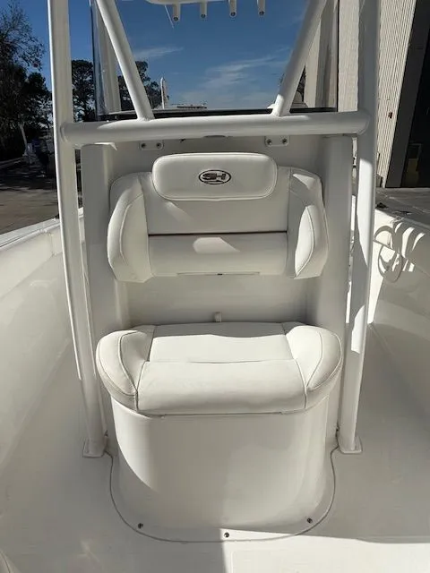 Slide: The Image of 2019 Sea Hunt Ultra 211 boat seat in white. - 8