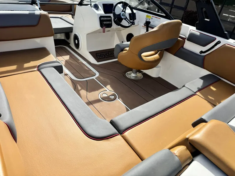 Slide: The Image of Heyday Wake Boats WT-2 2020 - 10