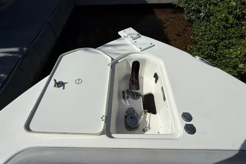 Slide: The Image of 2018 NauticStar 28 XS boat anchor compartment with open hatch. - 15