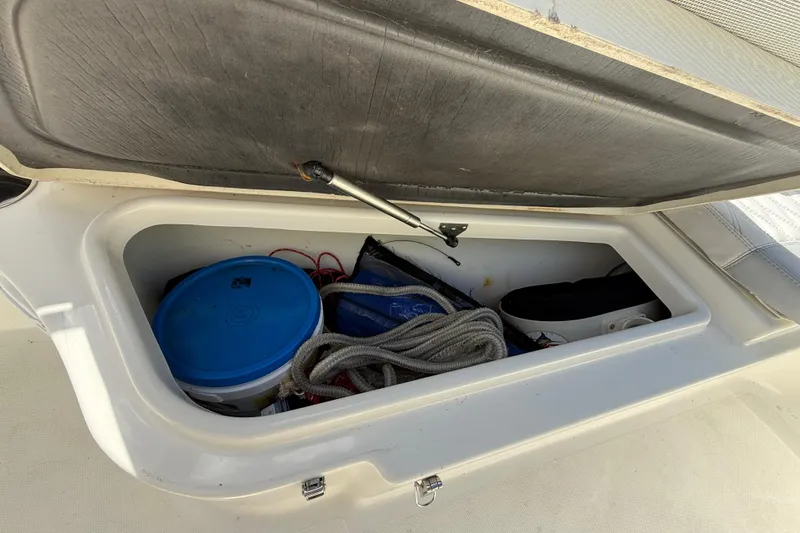 Slide: The Image of Storage compartment on 2018 NauticStar 28 XS boat with ropes and a blue container. - 31