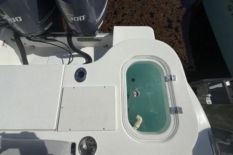 Slide: The Image of 2018 NauticStar 28 XS boat with twin Yamaha 300 engines and livewell. - 35