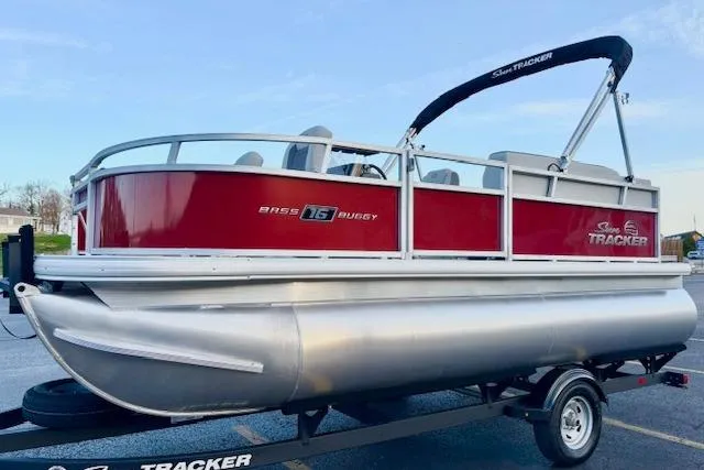 Slide: The Image of 2026 Sun Tracker Bass Buggy 16 XL Select pontoon boat on trailer. - 103