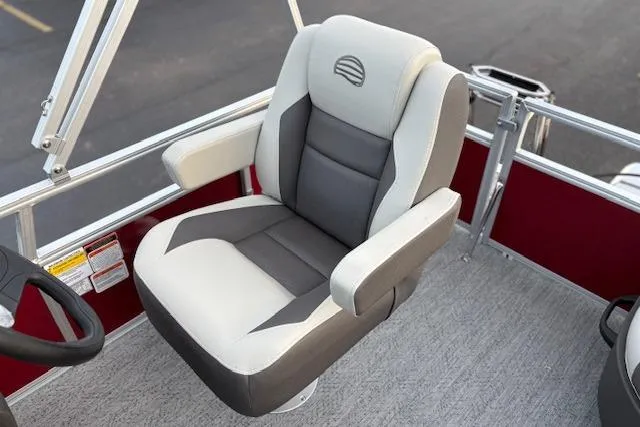 Slide: The Image of Captain's chair on 2026 Sun Tracker Bass Buggy 16 XL Select pontoon boat. - 109