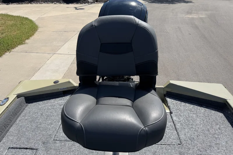 Slide: The Image of 2026 Tracker Pro Team 175 boat seat on a sunny day. - 20