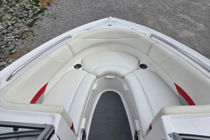 Slide: The Image of 2005 Yamaha Boats AR230 bow seating area with white and red upholstery. - 10
