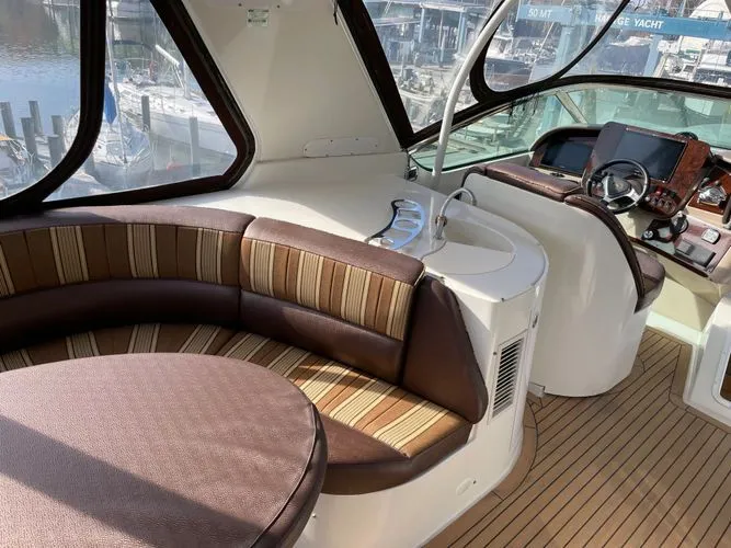 Slide: The Image of 2006 Carver 560 Voyager - Image 30 - 30