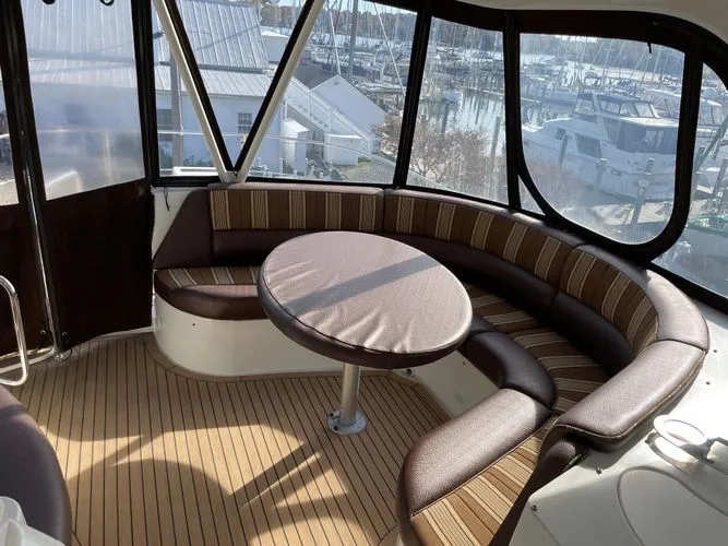 Slide: The Image of 2006 Carver 560 Voyager - Image 32 - 32