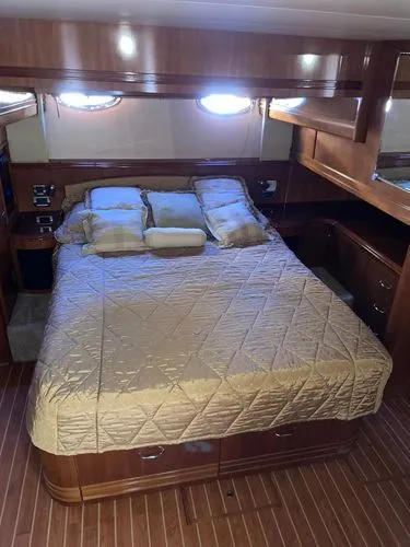 Slide: The Image of 2006 Carver 560 Voyager - Image 39 - 39