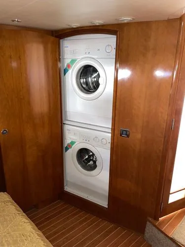 Slide: The Image of 2006 Carver 560 Voyager - Image 40 - 40