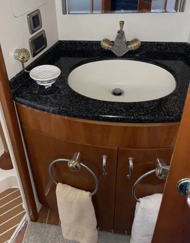 Slide: The Image of 2006 Carver 560 Voyager - Image 45 - 45