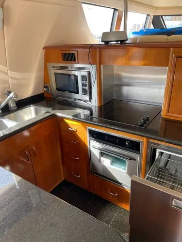 Slide: The Image of 2006 Carver 560 Voyager - Image 5 - 5