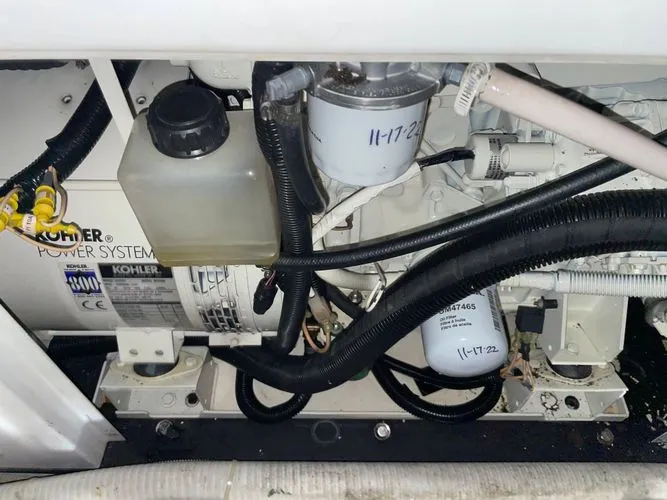 Slide: The Image of 2006 Carver 560 Voyager - Image 51 - 51