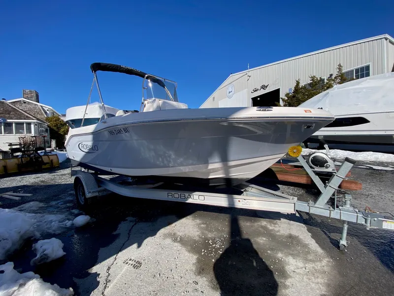 Slide: The Image of Robalo R180 Center Console 2023 - 3
