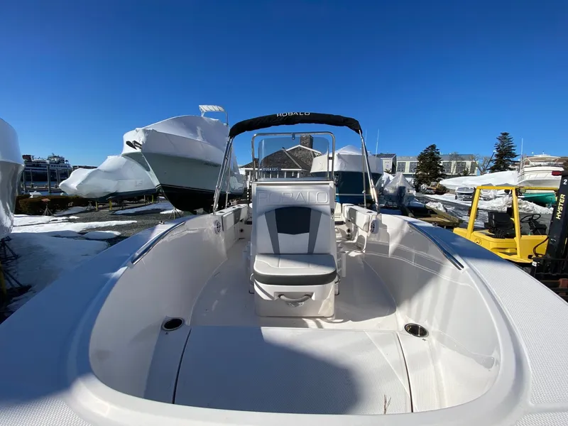Slide: The Image of Robalo R180 Center Console 2023 - 4