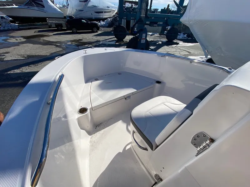 Slide: The Image of Robalo R180 Center Console 2023 - 6