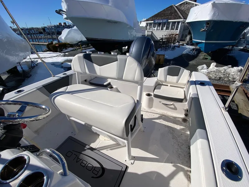 Slide: The Image of Robalo R180 Center Console 2023 - 9