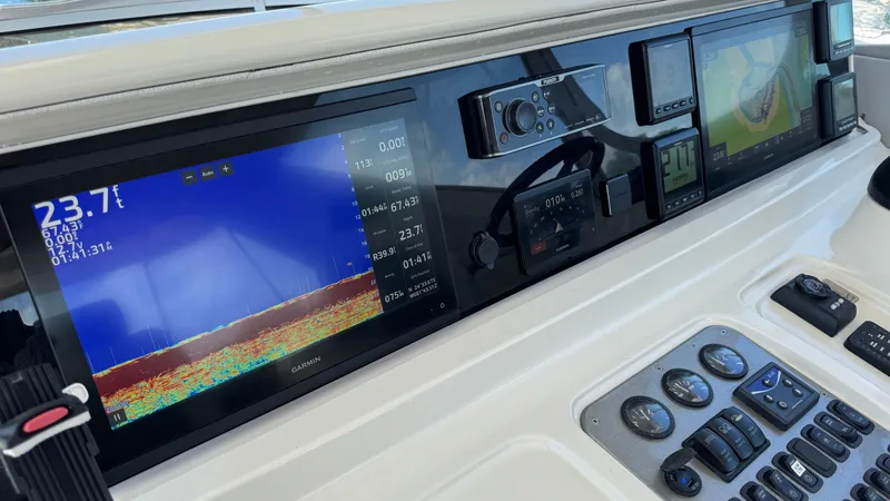 Slide: The Image of Flybridge Equipment & Navigation - 16
