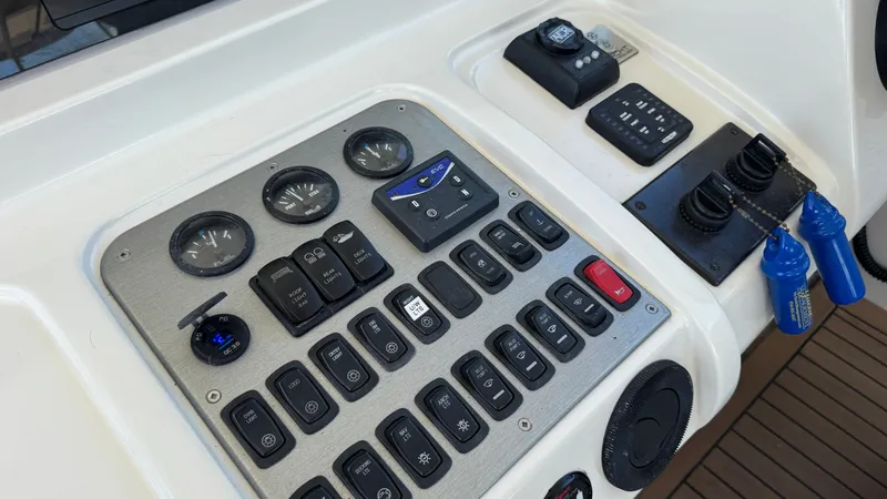 Slide: The Image of Flybridge Equipment & Navigation - 18