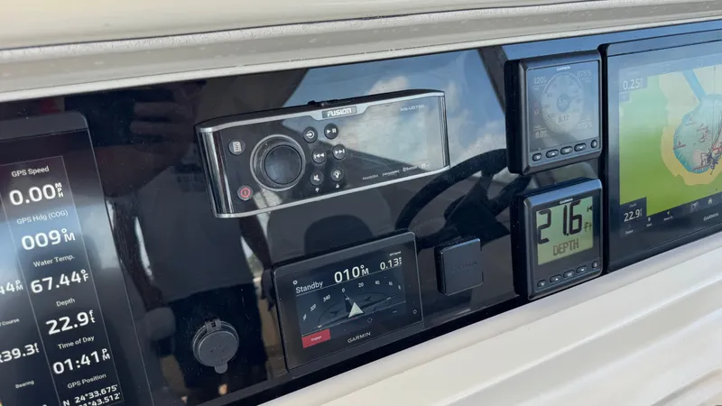 Slide: The Image of Flybridge Equipment & Navigation - 19