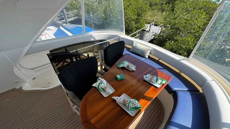 Slide: The Image of Flybridge Dinette - 21