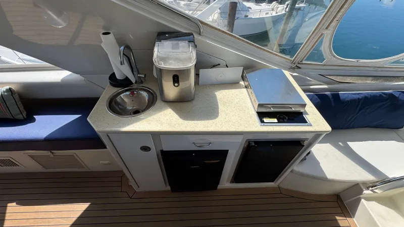 Slide: The Image of Flybridge Kitchenette - 24