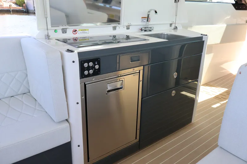 Slide: The Image of The 2027 Saxdor 400 GTO features a modern onboard kitchen with a sink and refrigerator. - 24