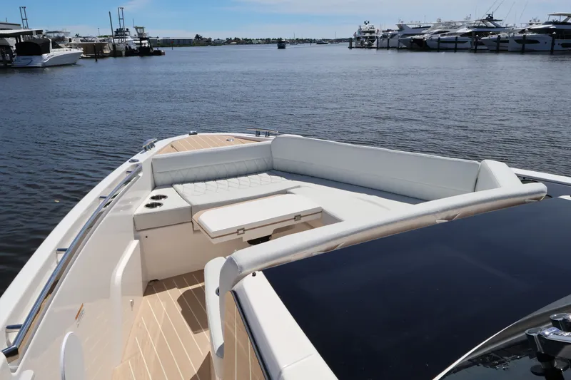 Slide: The Image of The image shows the foredeck of a 2027 Saxdor 400 GTO with white upholstery. - 45