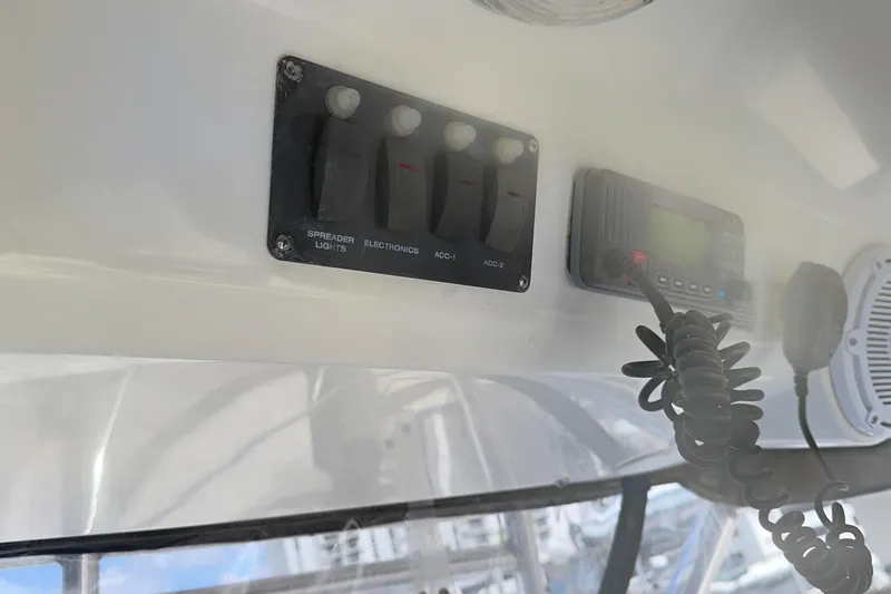 Slide: The Image of Control panel and radio on a 2006 Boston Whaler 285 Conquest boat. - 88