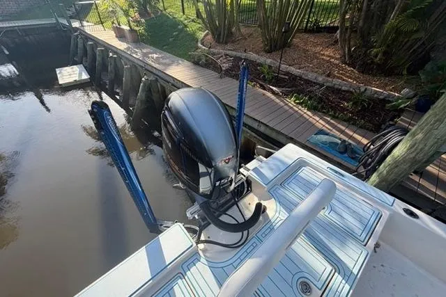 Slide: The Image of 2007 Pathfinder 2200 Tournament Edition boat docked by a wooden walkway. - 10
