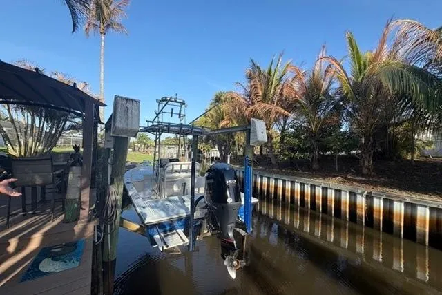 Slide: The Image of 2007 Pathfinder 2200 Tournament Edition boat docked near palm trees. - 13