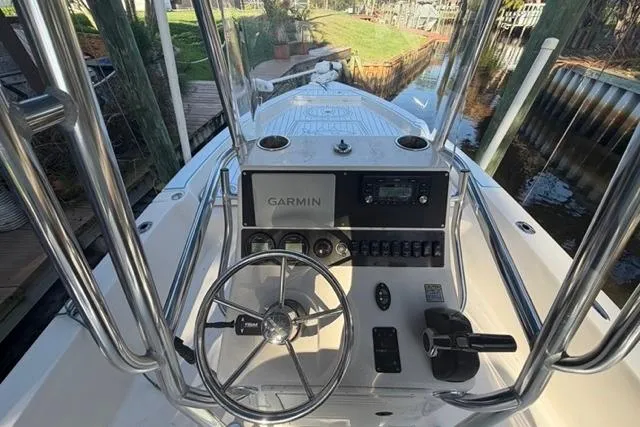 Slide: The Image of 2007 Pathfinder 2200 Tournament Edition boat console with Garmin navigation system. - 9