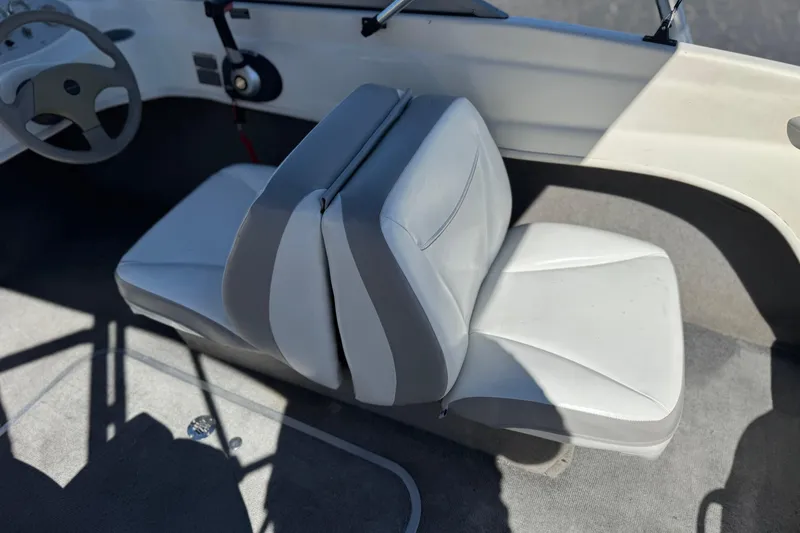 Slide: The Image of 2006 Bayliner 175 XT boat interior with gray and white seating. - 20