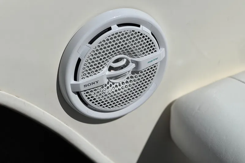Slide: The Image of Sony marine speaker on 2006 Bayliner 175 XT boat. - 25