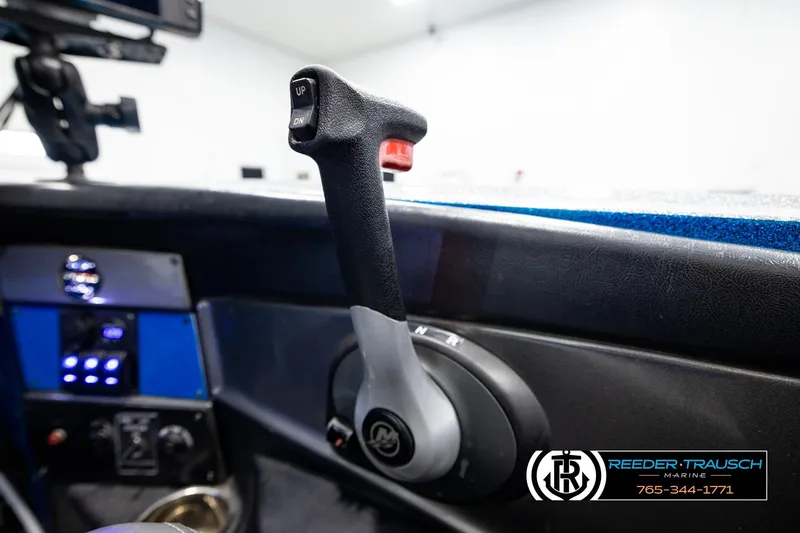 Slide: The Image of 2008 Triton 20X2 DC boat throttle control in cockpit, featuring Reeder-Trausch Marine branding. - 37