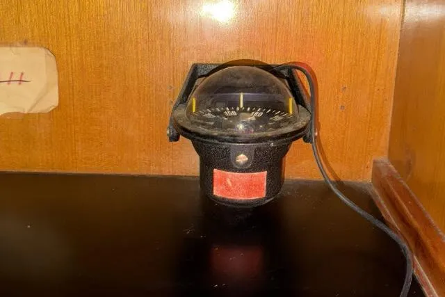 Slide: The Image of Compass on Mao Ta Skye 51 yacht, 1980 model, mounted on wooden panel. - 22