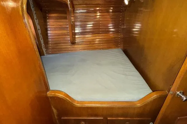 Slide: The Image of Cozy wooden cabin bed in 1980 Mao Ta Skye 51 yacht interior. - 37