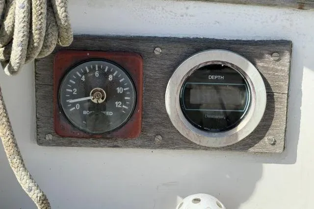 Slide: The Image of Boat speed and depth gauges on 1980 Mao Ta Skye 51 yacht dashboard. - 46