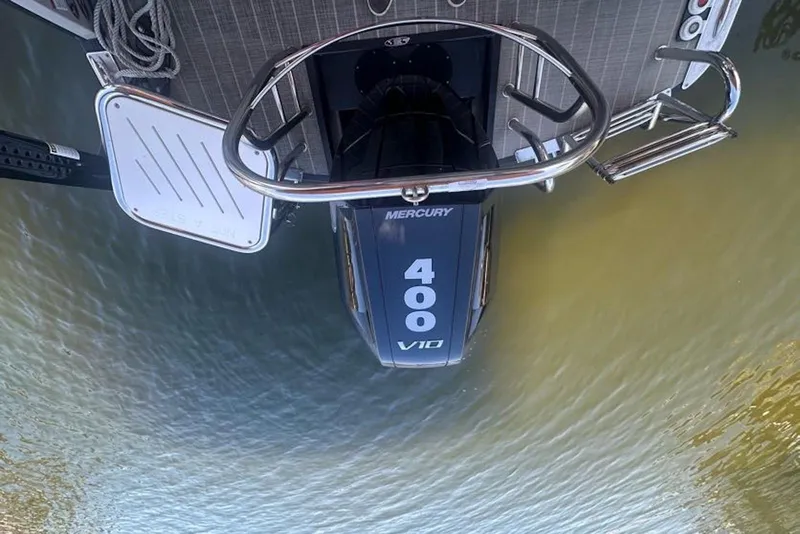 Slide: The Image of 2017 Harris V270 boat with Mercury 400 V10 engine on water. - 14