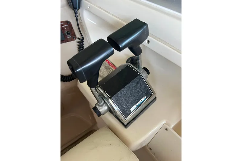 Slide: The Image of Throttle controls on a 1999 Sea Ray 290 Sundancer boat cockpit. - 21