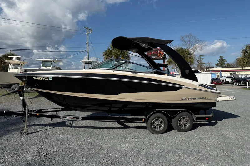The Image of Regal 2300 Bowrider 2016 - undefined