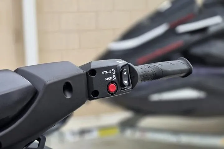 Slide: The Image of 2026 Yamaha WaveRunner FX Limited SVHO handlebar with start and stop buttons. - 20