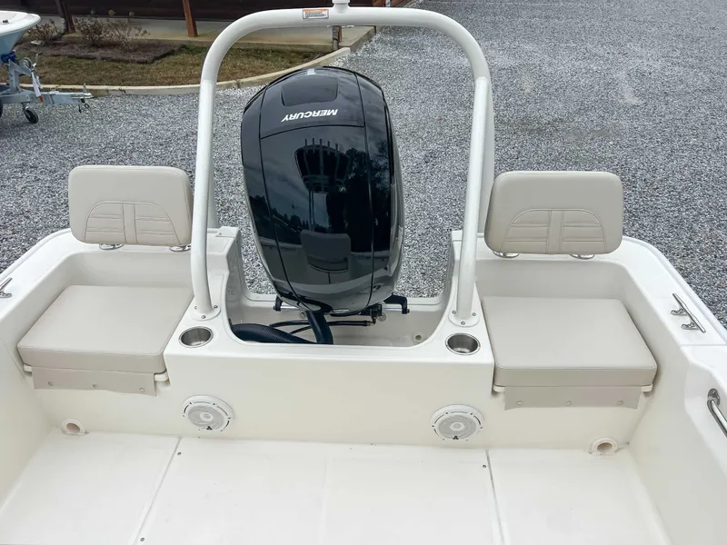 Slide: The Image of Boston Whaler 190 Montauk 2025 with Mercury engine, interior view. - 16