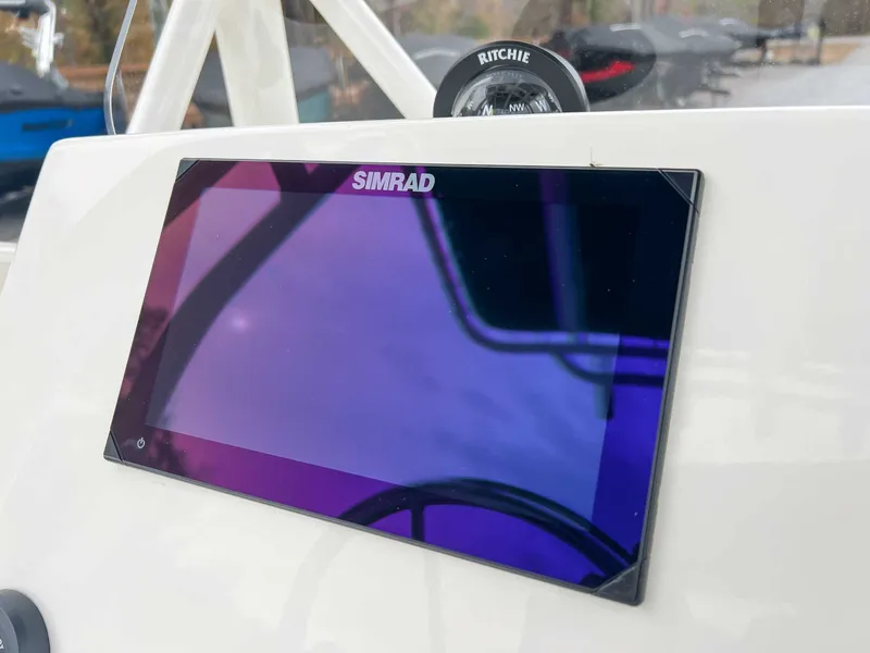 Slide: The Image of Simrad display on Boston Whaler 190 Montauk 2025 boat. - 18