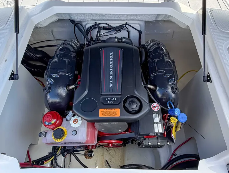 Slide: The Image of Volvo Penta 250 V6 engine in Chaparral 23 SSi 2026 boat. - 18